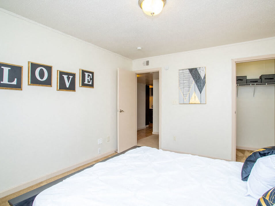 Bloomington Apartment Photos Arbors at Eastland